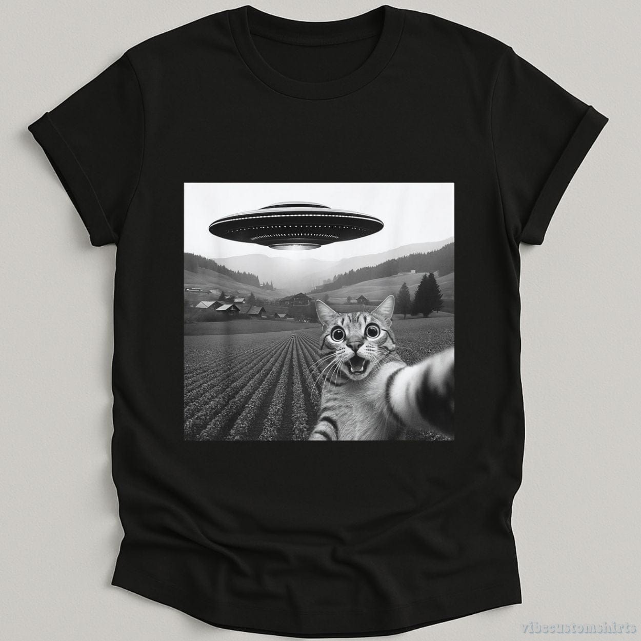 T-Shirt Black / S Cat Selfie With UFO Shirt