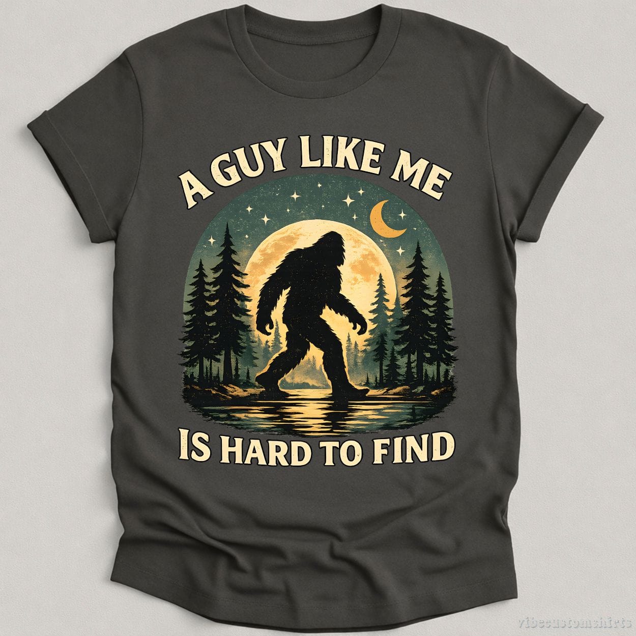 T-Shirt Charcoal / S A Guy Like Me Is Hard To Find Funny Bigfoot Sasquatch Shirt